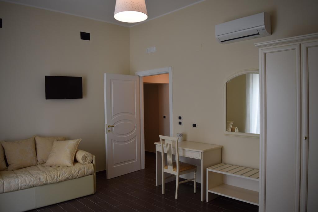 Domus Al Corso Con Servizio B&B Каноса ди Пулия Стая снимка
