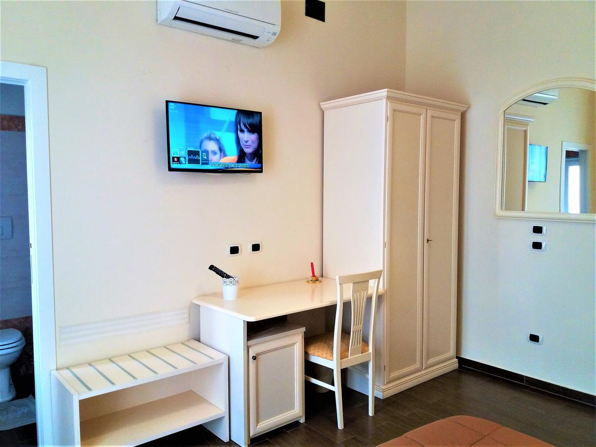 Domus Al Corso Con Servizio B&B Каноса ди Пулия Екстериор снимка