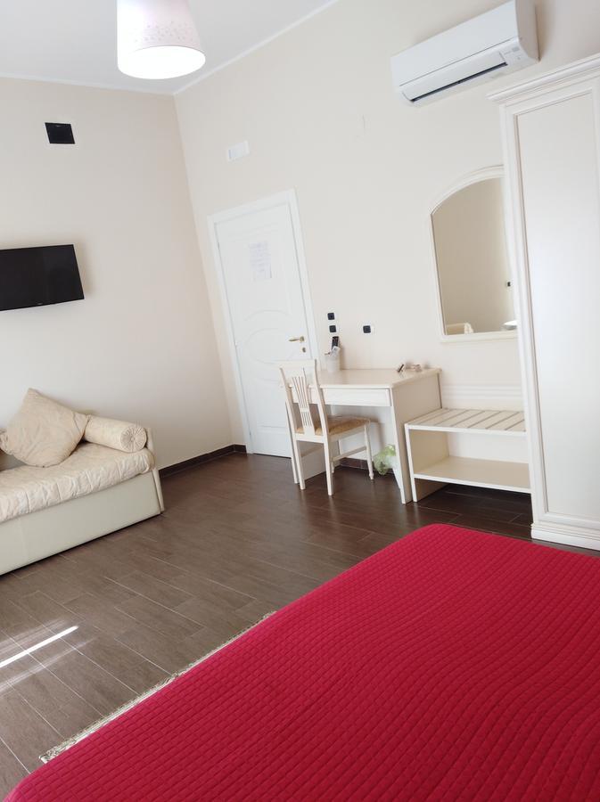 Domus Al Corso Con Servizio B&B Каноса ди Пулия Екстериор снимка